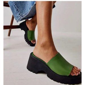 Free People Size EU 36 US 6/6.5 Winona Kelly Green Leather Slip On Wedge Sandals